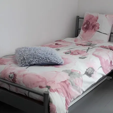 Semesterbostad Gite En Pierre Au Chant Des Roches Cerfontaine