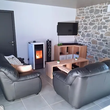 Gîte de charme en pierre avec poêle à pellets * Cerfontaine