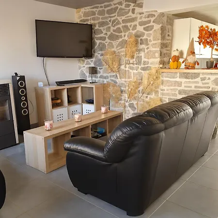 Hébergement de vacances Gîte de charme en pierre avec poêle à pellets *